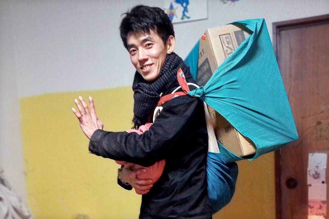 将大小包袱布接起来，就能背起更多更大的东西
