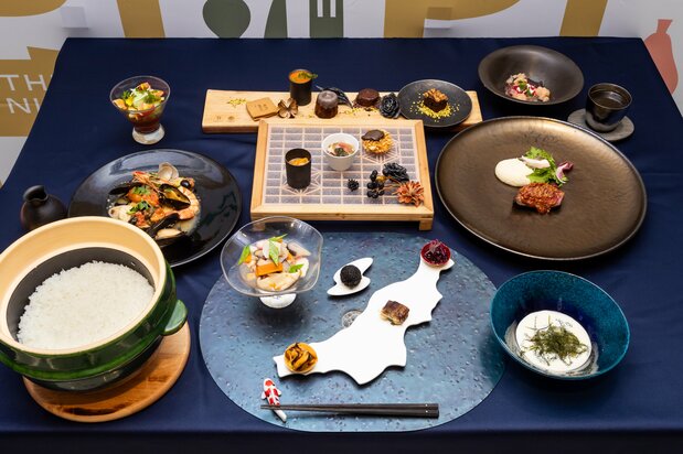 套餐料理。不只是使用新潟縣在地食材,包括碗盤和餐具也是由當地製作的。
