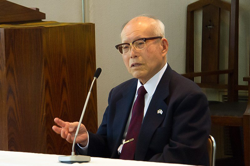 神奈川県藤沢市で開催された「ペーパー・ランタン」の上映会で被爆米兵の遺族との交流、被爆体験を語る森さん。（2018年4月）