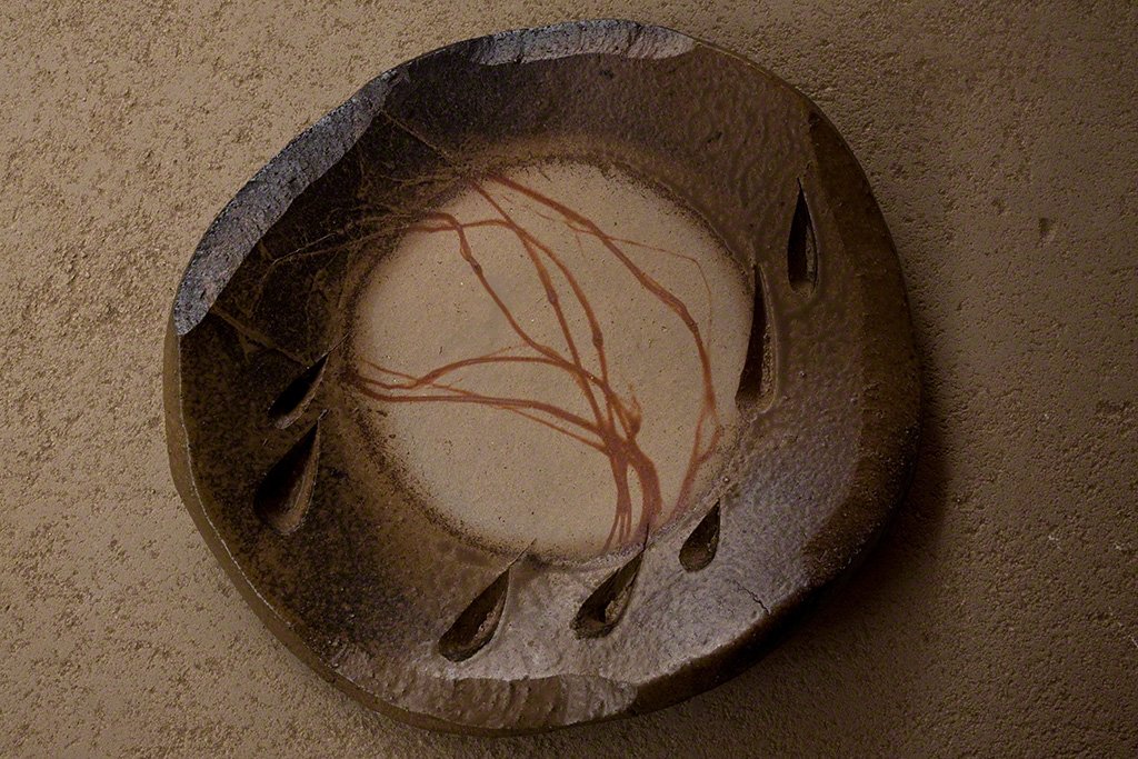 A round plate with the characteristic markings.