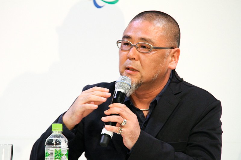 記者会見する野老朝雄さん（撮影・西澤 和彦）