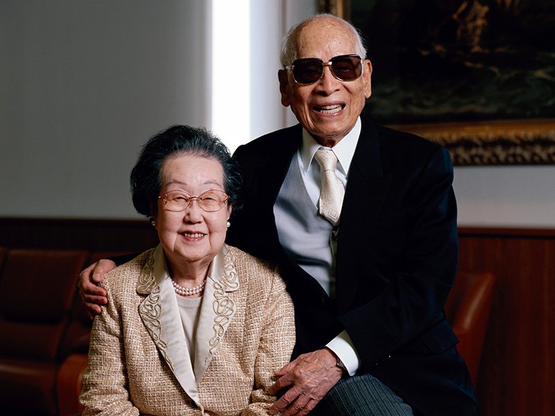 Happy couple Andō Momofuku and his wife Masako in their later years.
