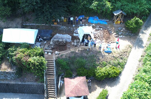 ドローンから撮影した第3次調査の発掘現場 写真提供=浅田昌彦