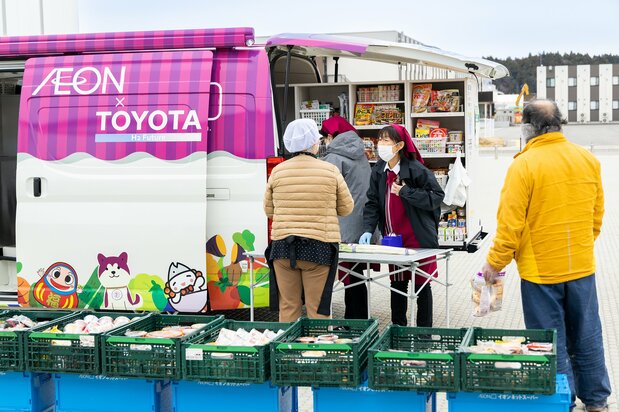 ネギを買いに来た飲食店スタッフとは顔なじみで、会話が弾む