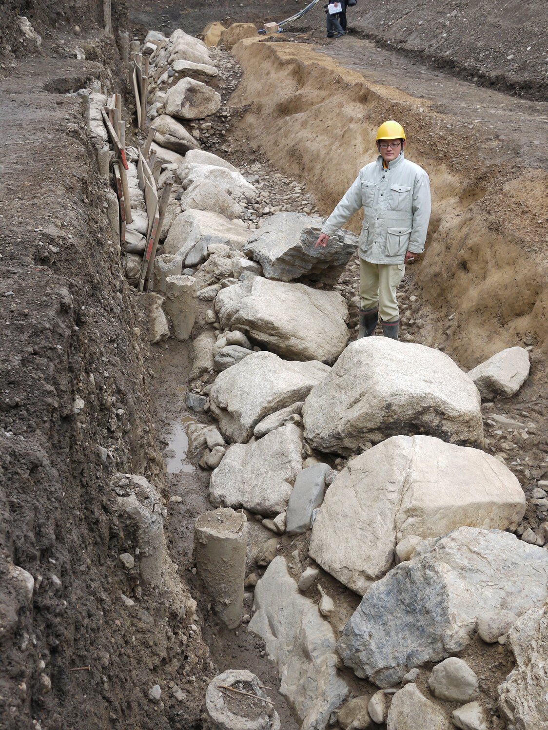 En 2012 se encontró la muralla del pabellón principal del castillo Jurakudai. (Distrito de Kamigyō, ciudad de Kioto, Jiji)