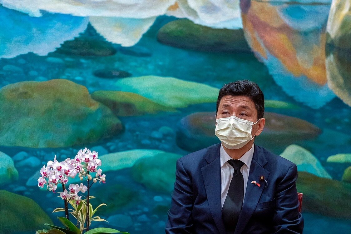 防衛大臣に就任した岸信夫氏。李登輝元総統の弔問で台北を訪れた（台湾総統府提供）
