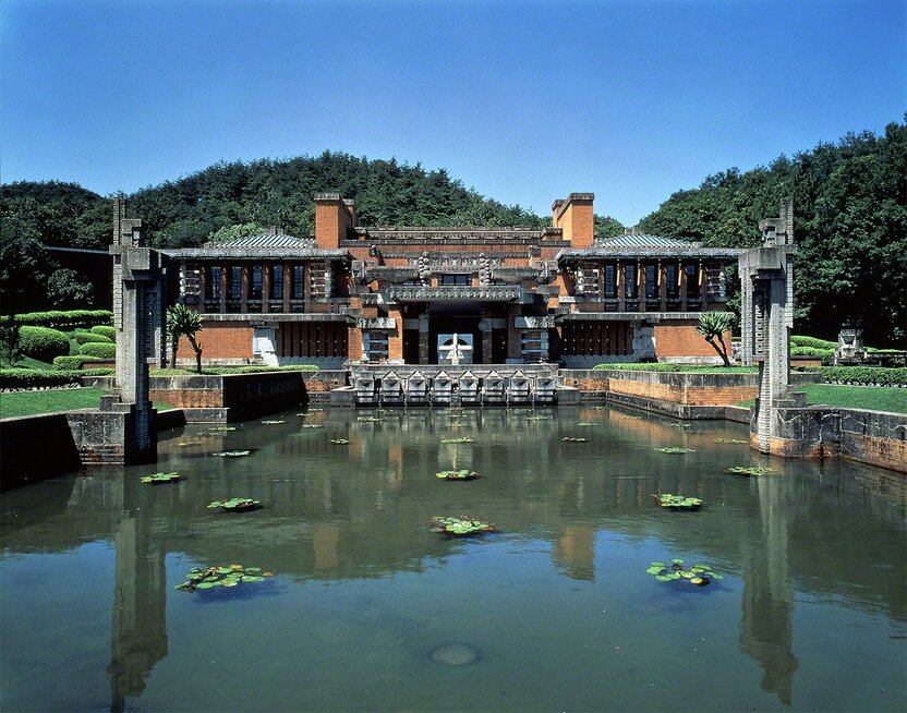 1923年建于东京日比谷的帝国酒店中央玄关