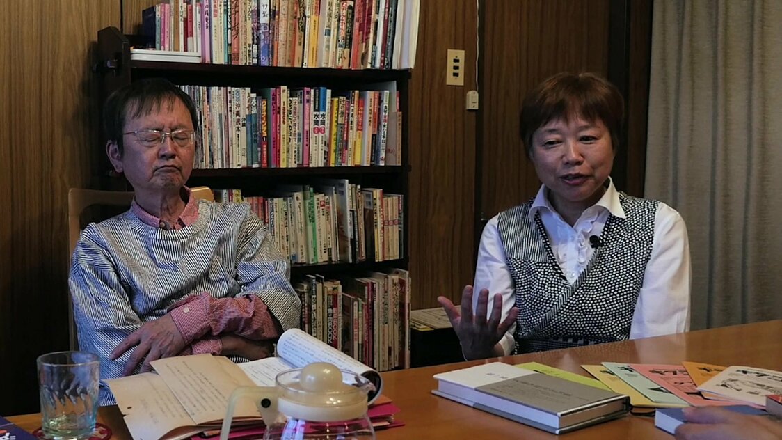 死刑囚となった大道寺将司との面会を可能にするため法律上の妹となった大道寺ちはる（右）と実方藤男　©Gaam Pictures