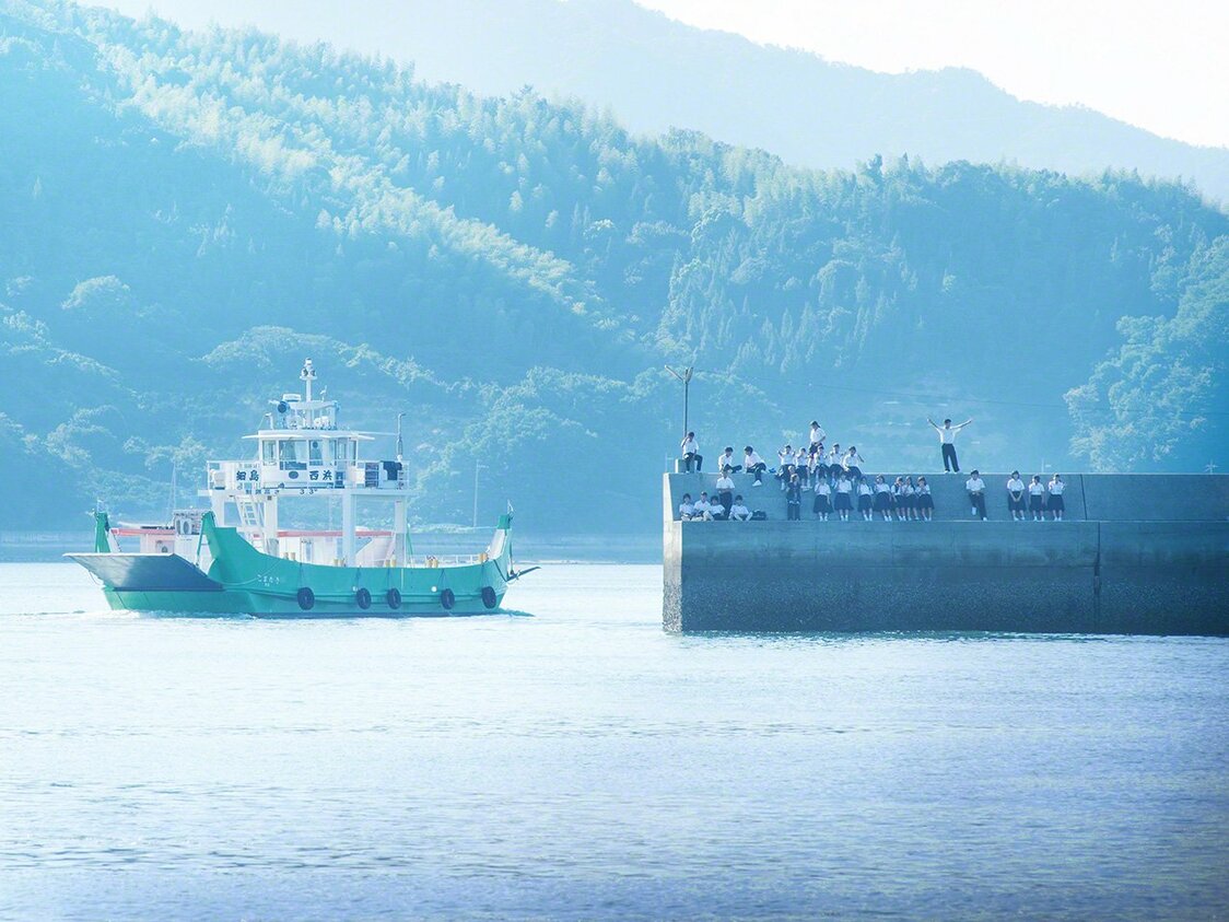 中学生たちの青春の1ページは、この海とフェリーだった（因島）