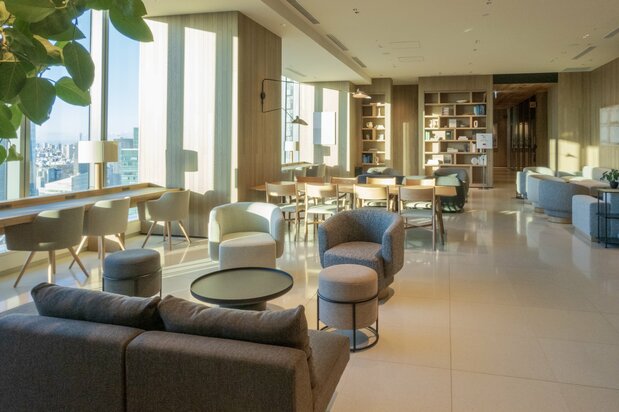 Hills House区域为入驻企业配备了多元化的工作空间和自助餐厅