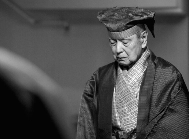 Kyōgen legend Nomura Mansaku, who turned 94 on June 22, 2025. (© Mansaku no Kai)