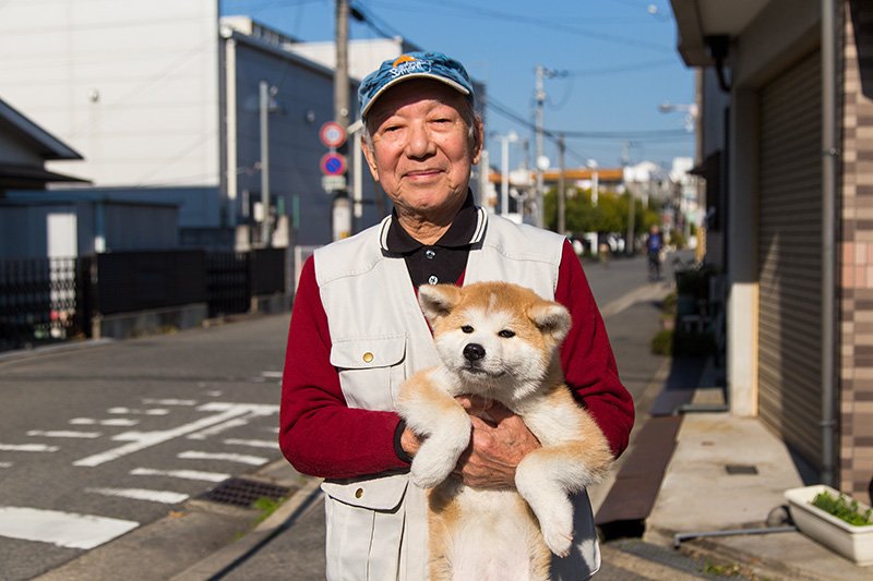 いろいろな犬を飼ったが、「秋田が一番！」と言う中川さん