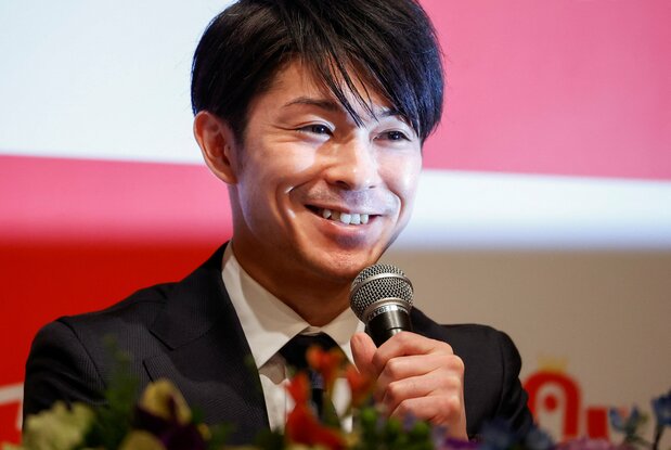 現役引退の記者会見をする体操男子の内村航平＝2022年1月14日、東京都内のホテルで（ロイター）