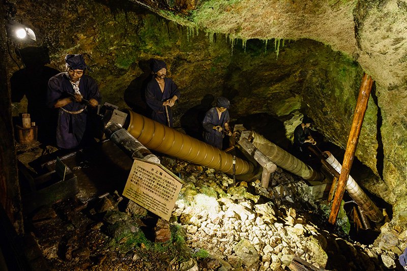 Hand-cranked screw pumps were used to bring water out of the mine shafts.