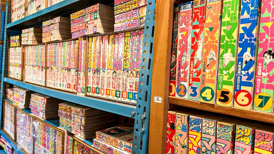 he Shōjo Manga Kan is a private archive in Akiruno, Tokyo, collecting some 60,000 pieces of material related to manga magazines and more. It is open on Saturday afternoons, by reservation only. (© Nippon.com)