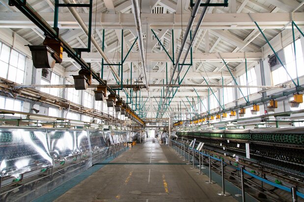 The mill’s ceiling is held up by steel roof trusses to create a spacious, pillar-free interior.