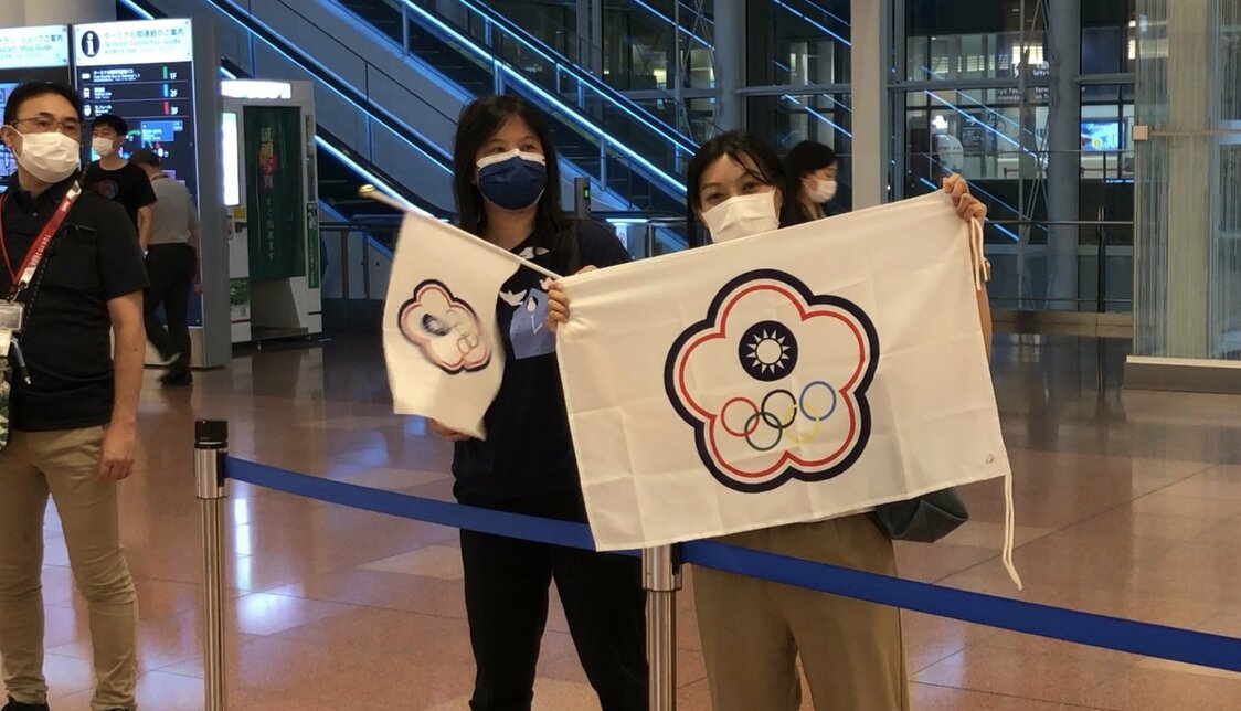 前來接機代表隊的台灣人。