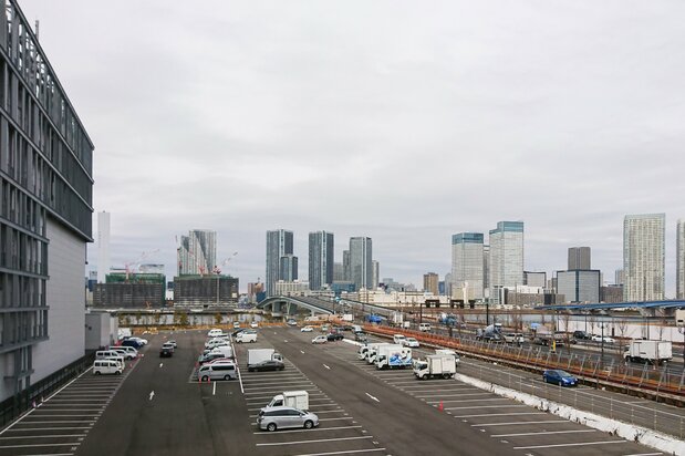 豊洲市場の水産仲卸売場棟横にある千客万来施設用地 写真:筆者提供