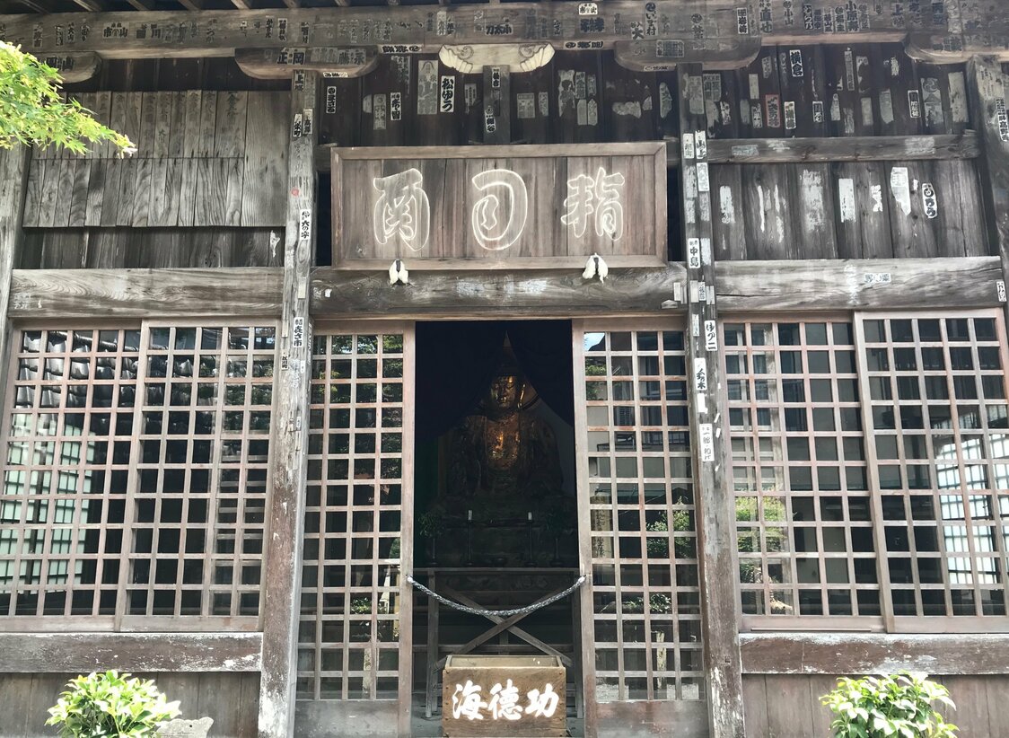 指月殿は、息子の霊を弔うために政子が寄進。指月とは「経典」を意味するといわれ、政子は同時に教典も納めた。一部は修禅寺宝物館に現存している。撮影 : 小林明