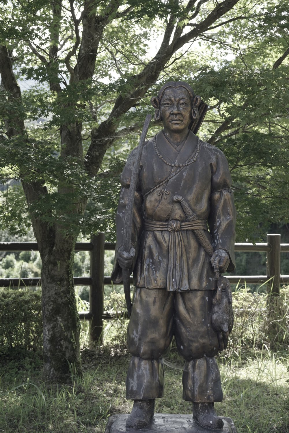 Statue de Hoori sur le parking de la source thermale appelée « Hôri-gawa Onsen Bijin-no-Yu ».