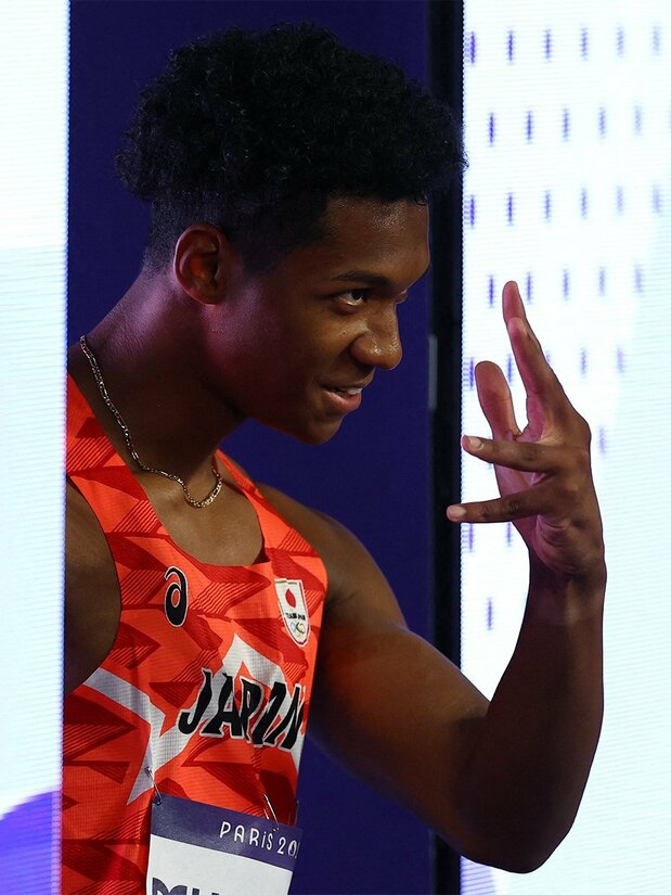 Avant son entrée en course, Muratake Rachid  prend une pose inspirée du célèbre manga Jojo’s Bizarre Adventure. (Reuters)