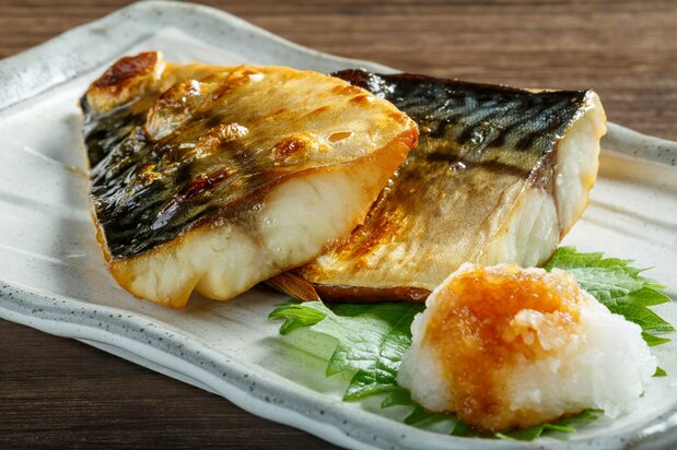 サバの塩焼き(PIXTA)