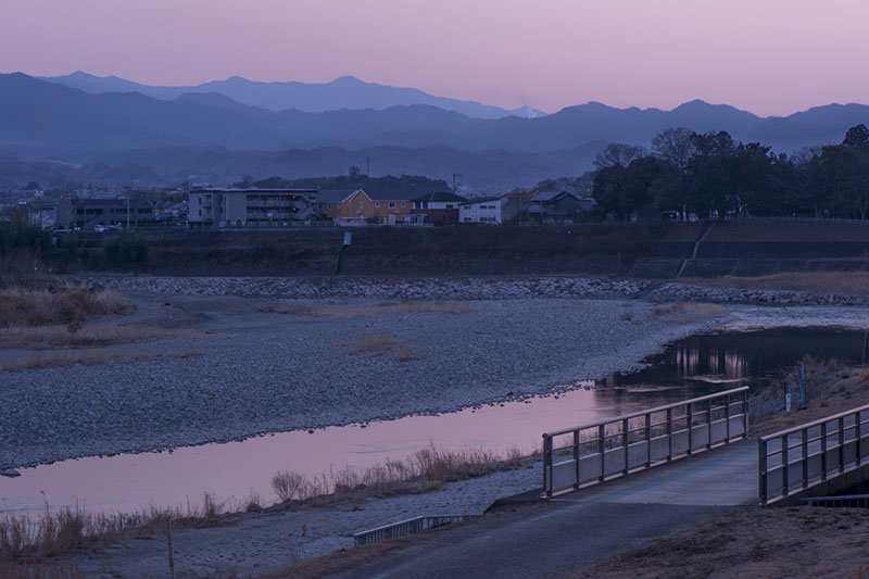 Atardecer sobre el río Yoshino.