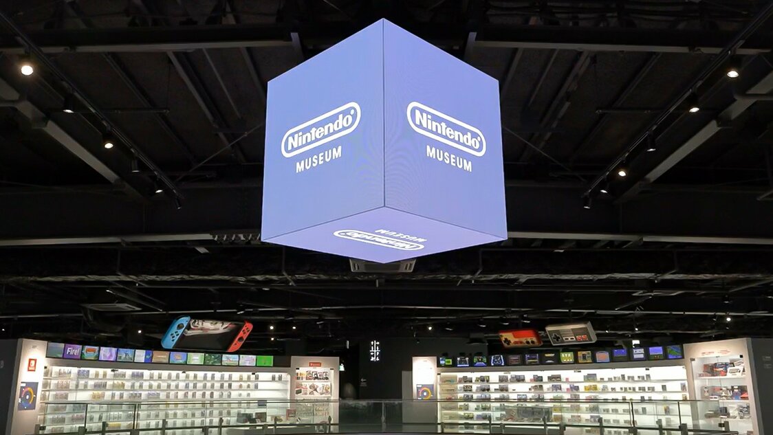 二层展厅，游戏软件按游戏机类别整齐排列 ©Nintendo
