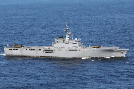 日本海上自衛隊運輸艦「國東（くにさき）」參加國際觀艦式。2022年11月攝於神奈川縣外海相模灣