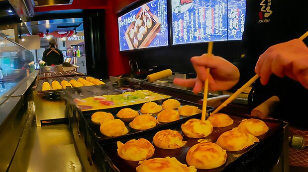 1985年开业的章鱼烧名店章鱼家道顿堀KUKURU