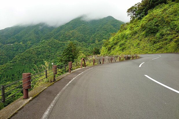 往白谷雲水峽的山路 ©李琴峰