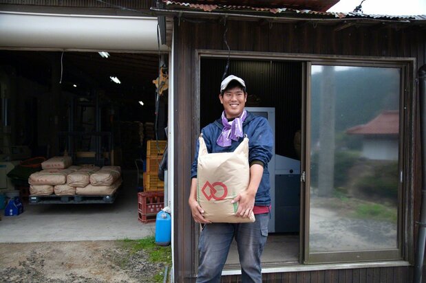 Kawakita Kōki is currently employed by Takada but hopes to start his own farm in Hino one day. (© Ōnishi Naruaki)