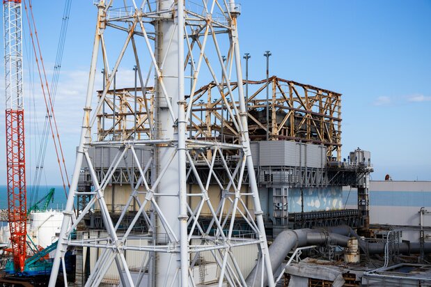 2020年2月撮影の1号機。むき出しの鉄骨や配管から事故の威力が伝わる