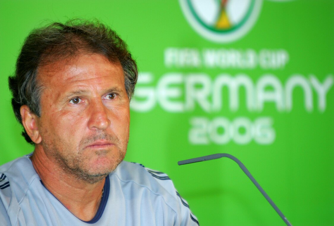 W杯ドイツ大会で記者会見に臨むジーコ（2006年6月17日、ドイツ ニュルンベルク）Reuters