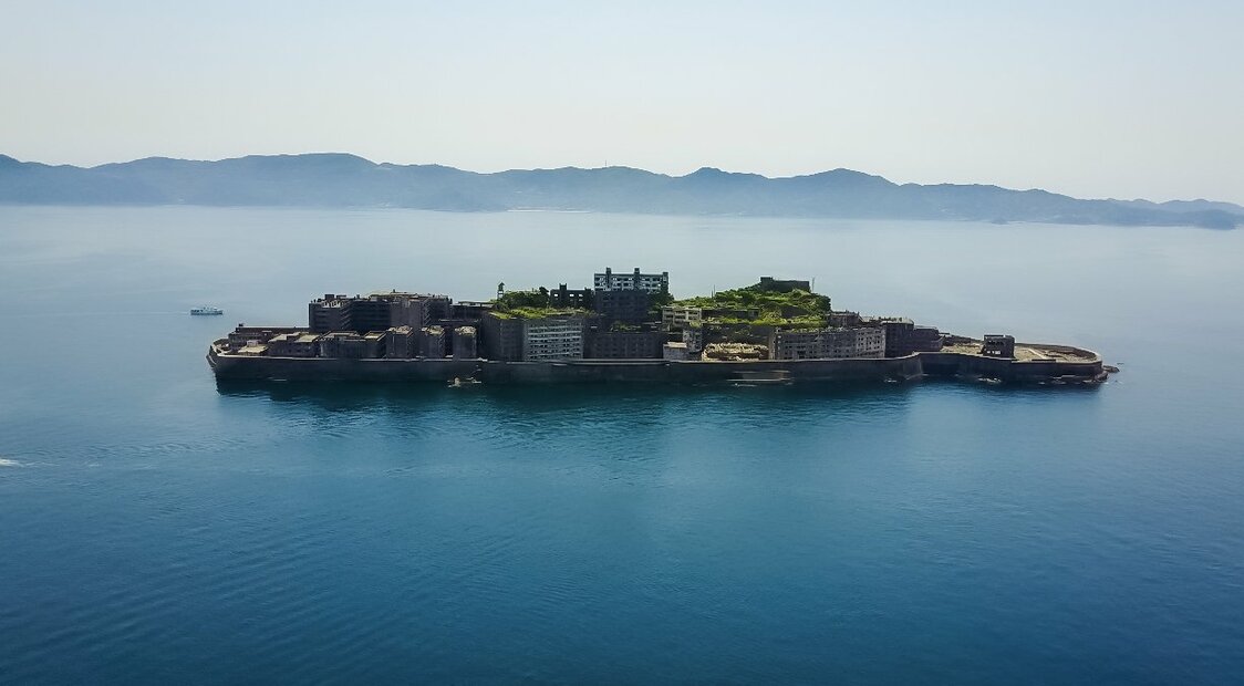 The island’s landscape is constantly changing. (© Gunkanjima Concierge)