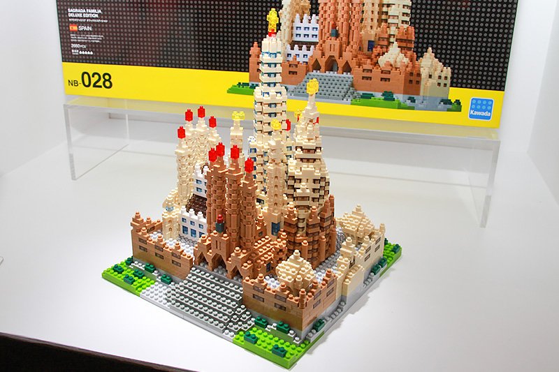 La Sagrada Familia de Barcelona, en su versión de gran tamaño, creada con Nanoblock de Kawada.