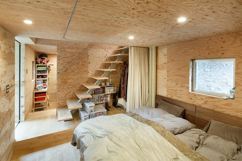 El dormitorio en la planta inferior de la casa.