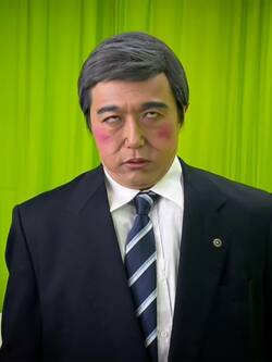 福本ヒデ氏が演じる石破茂首相(TNPカンパニー提供)
