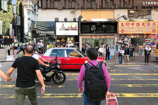 香港各地至今仍發生各種抗議,旺角的交通號誌仍未修復(筆者攝影)