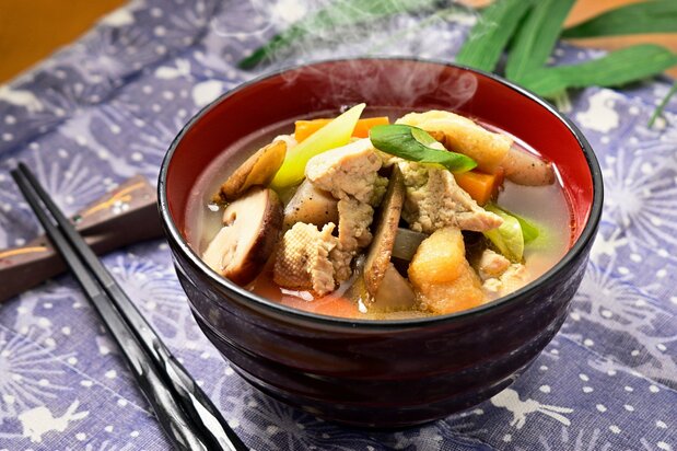 Kenchin-jiru, soupe aux légumes-racines et au tofu (PhotoAC)