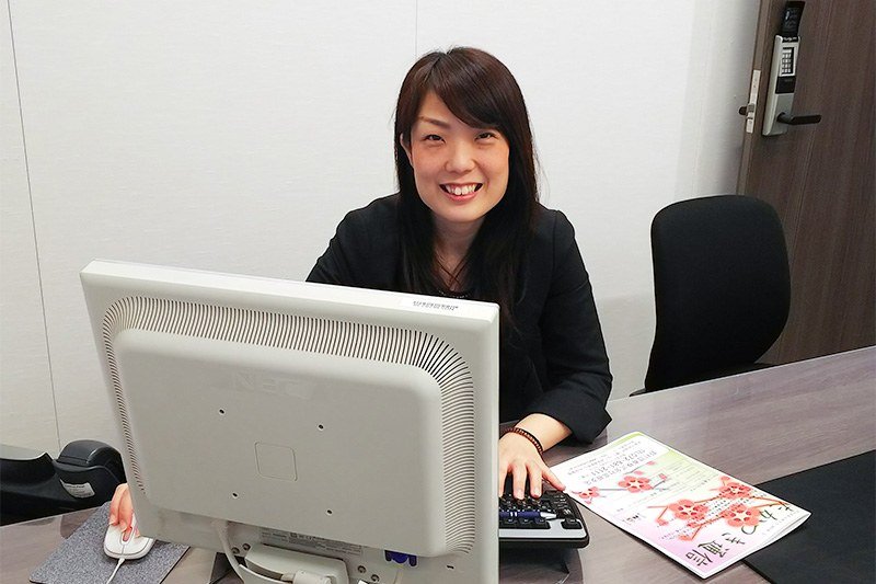 仕事では1日中パソコンに向かっていることが多い（写真提供：野村証券）