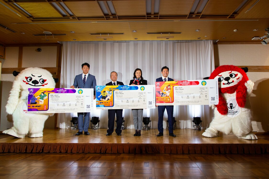 La ceremonia en la que se presentaron las nuevas entradas el 17 de junio en el pabellón Meiji Kinenkan de Tokio.