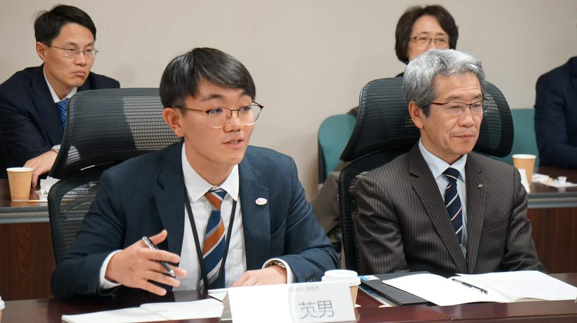 Natsume has been working since October 2019 at a Japanese governmental agency, where his tasks include interpreting for important guests from China.
