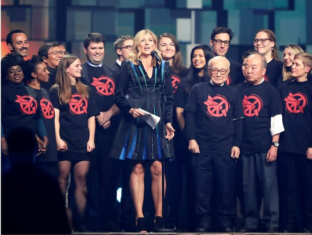 Hidankyō representatives Tanaka Terumi (front row, third from right) and Fujimori Toshiki (front row, second from right) on stage with ICAN Executive Director Beatrice Fihn(center) during the Nobel Peace Prize concert in Oslo in December 2017. (© Reuters)