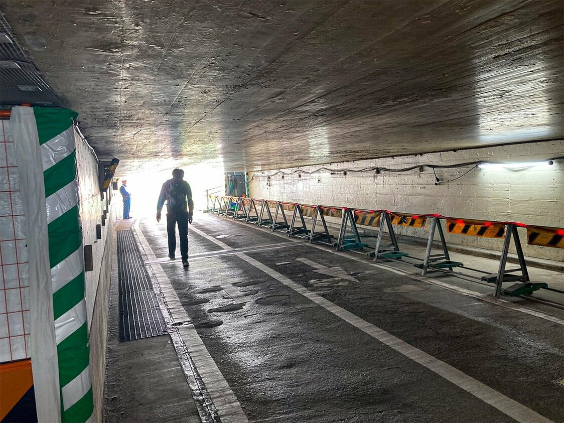 El túnel obake solo tiene 170 centímetros de altura. (© Gianni Simone)