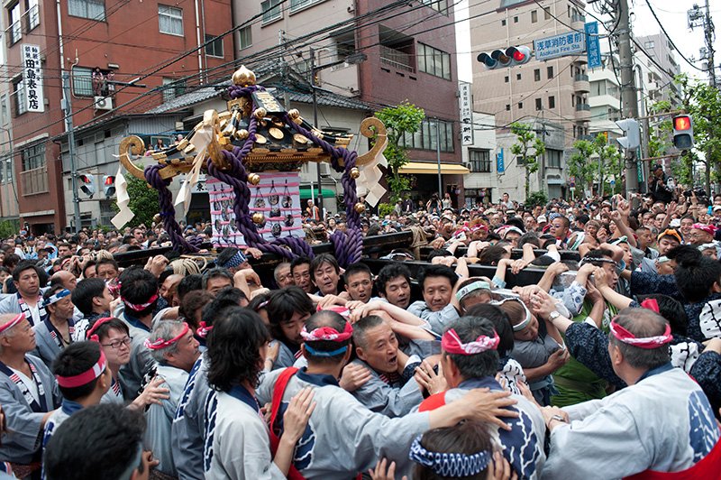 总神社神轿40分钟的游行开始了
