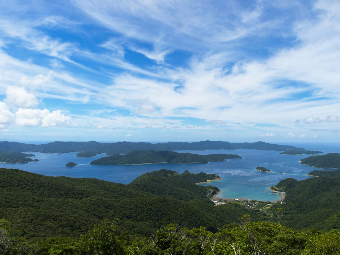 El estrecho de Ōshima en la costa de las rías desde el mirador de Kōchiyama.