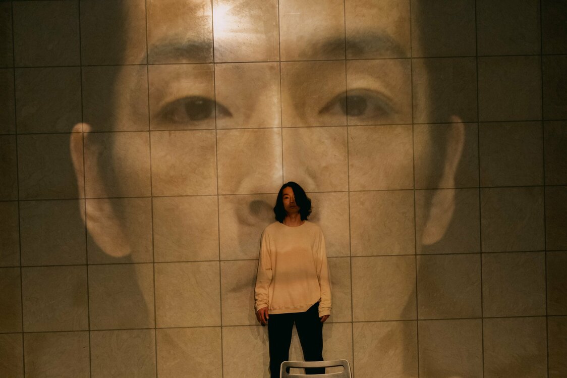 Takashi, interpretado por Moriyama, es un actor que ha aparecido en grandes series históricas. © 2023 Creatps