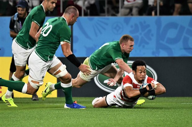 2019年大会の予選プール2戦目で、アイルランドから逆転のトライを挙げた福岡堅樹。現在は順天堂大学医学部に学び、医師を目指している(2019年9月28日、静岡県・エコパスタジアム) AFP=時事