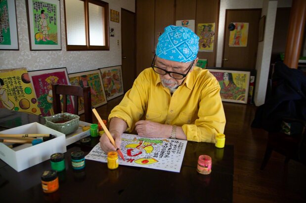 Nagayama, who once dreamed of earning a living as a manga artist, uses whimsical cartoons to help spread the gospel of washoku. (© Ōnishi Naruaki)